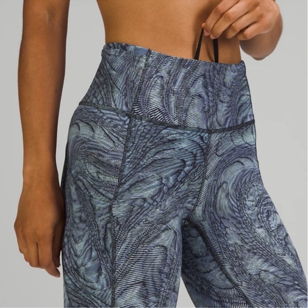 Lululemon Abstract Fast and Free High-Rise Cropped 23" High-Waisted Leggings 12
